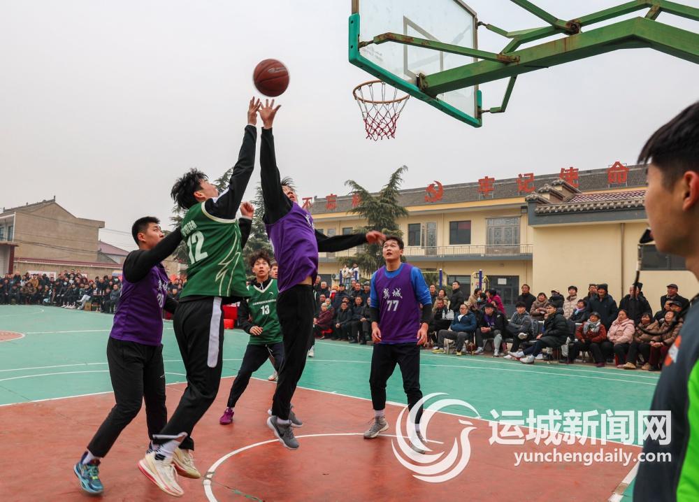 还在篮板球